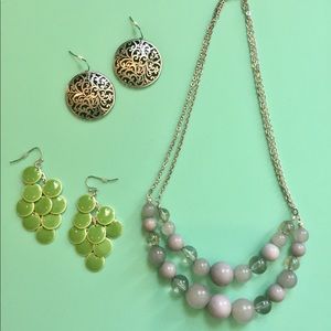 Random mix of costume jewelry pieces